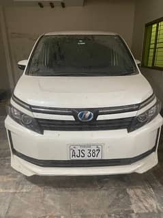 Toyota Voxy 2015