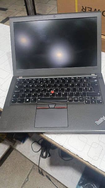 Lenovo ThinkPad x270 / i5 6th gen / 8gb ddr4 ram / 128gb ssd 3