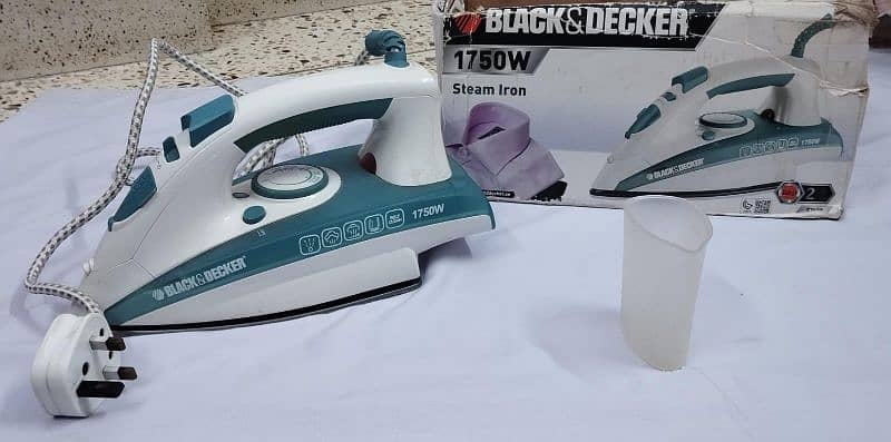 Black & Decker Steam Iron 1750W 0