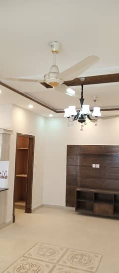 Available 10 marla house for rent in Bahria town phase 5 islamabad Rawalpindi