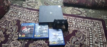 ps4 slim with 1 controller and 3 CDs Dubai imported