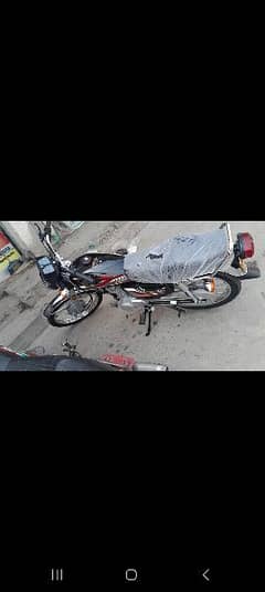 honda 125 black colour full lush just high octane fuel only use