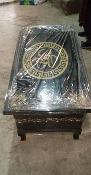 Beautiful center table on sale ( contact number 03005161514) 0