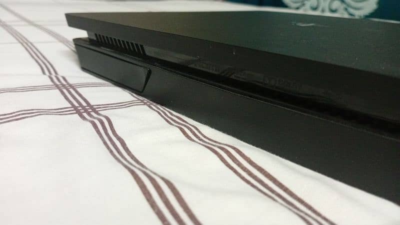 __(PS4 SLIM WITH 1 CONTROLLER)__(500 GB) 1