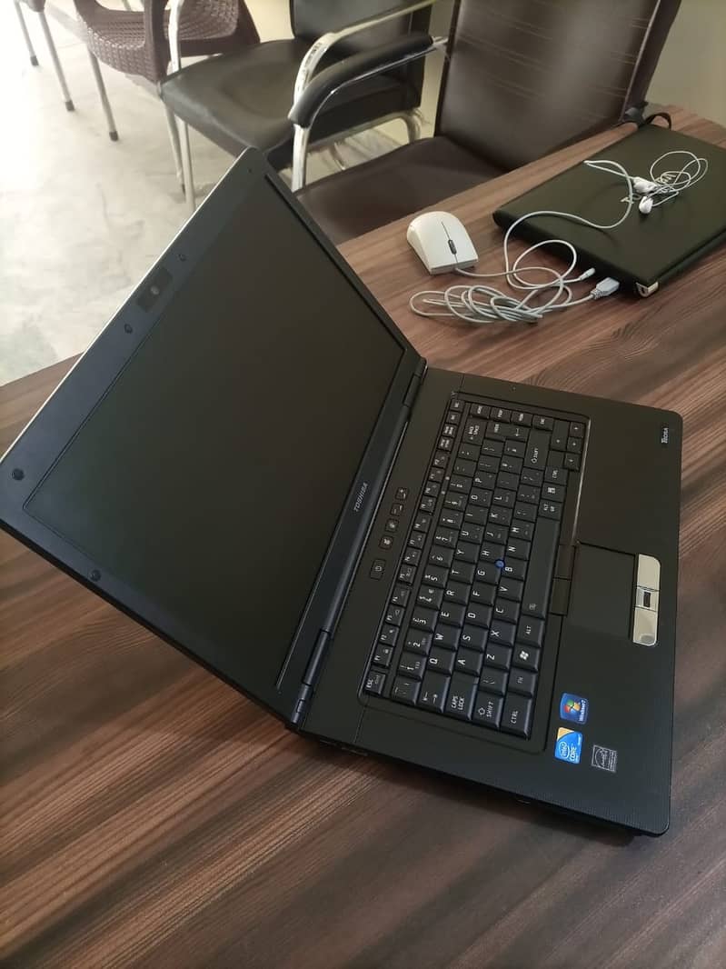 Toshiba A11-1EG  Core i5  1st Gen 4GB Ram 320GB HDD 0