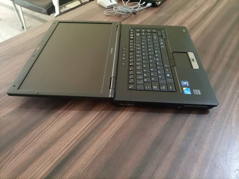 Toshiba A11-1EG  Core i5  1st Gen 4GB Ram 320GB HDD 4