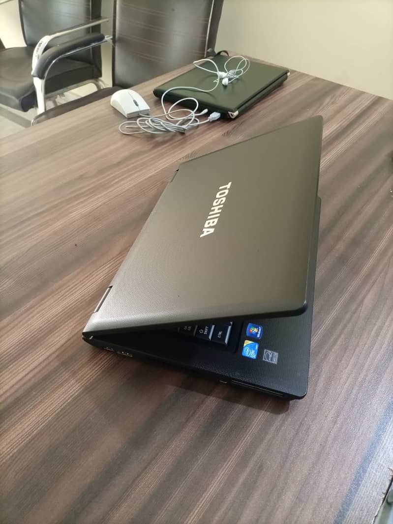 Toshiba A11-1EG  Core i5  1st Gen 4GB Ram 320GB HDD 5