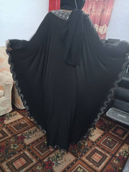 black coloured full size abaya 4