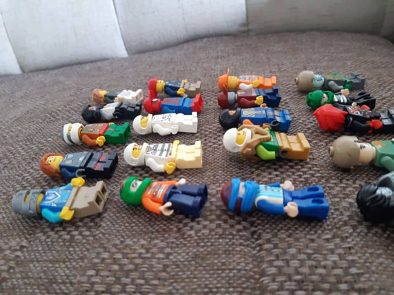 mini figures 2