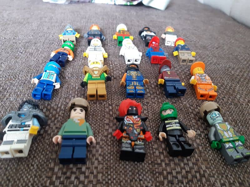 mini figures 3