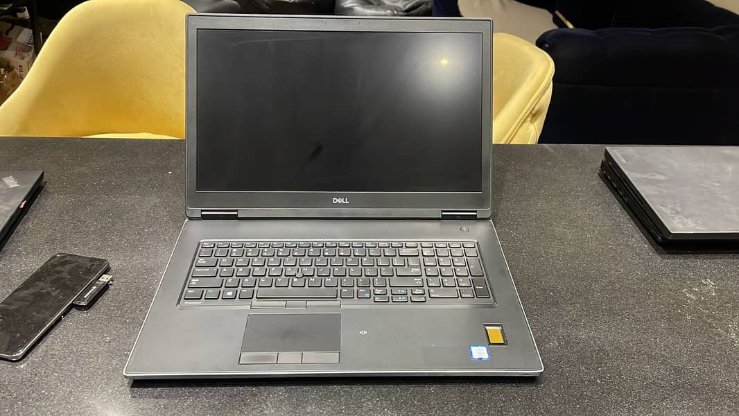 Dell Precision 7730 Mobile Workstation  Intel Core i5-8th Gen 0