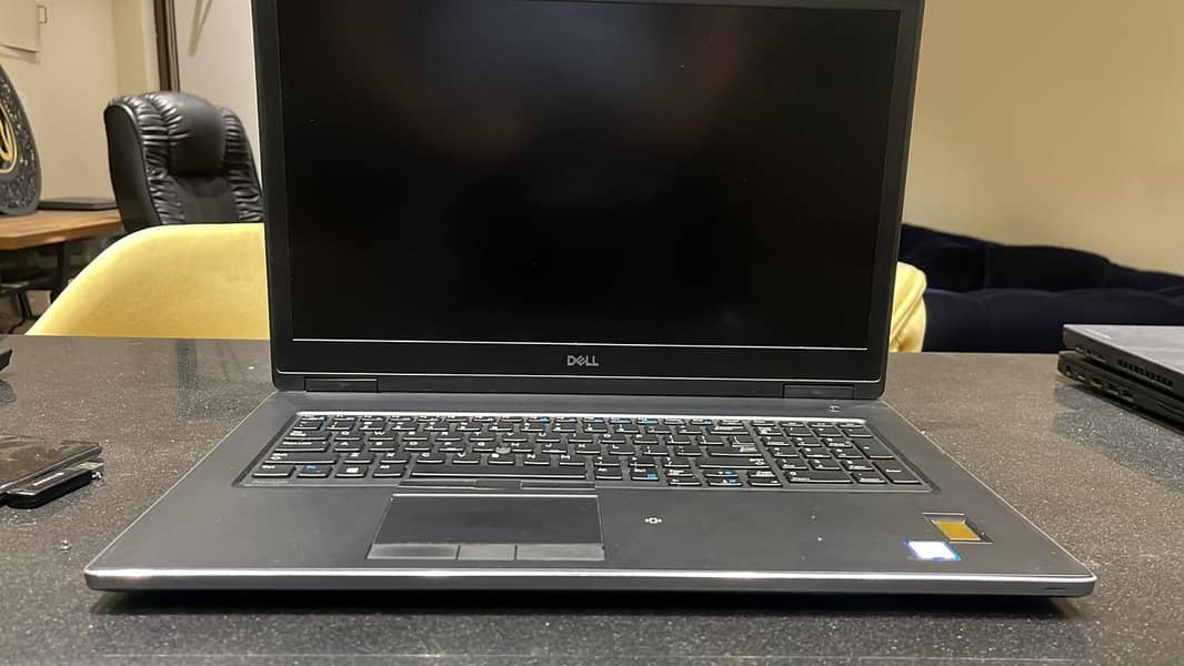 Dell Precision 7730 Mobile Workstation  Intel Core i5-8th Gen 1