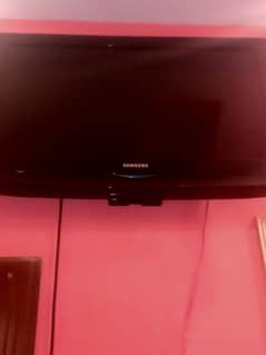 samsung lcd 40 inch in good condition and had a stand also