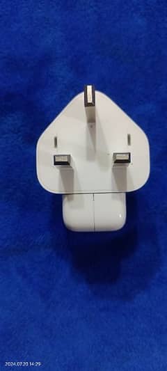 Apple 12w usb power adapter for iphone & ipad original ha 0