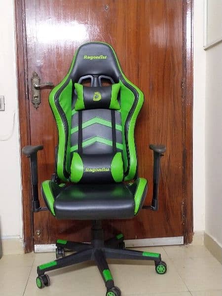 gaming chair slightly used condition 10/10 0