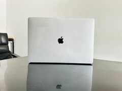 Apple macbook pro 16/256 cor i7