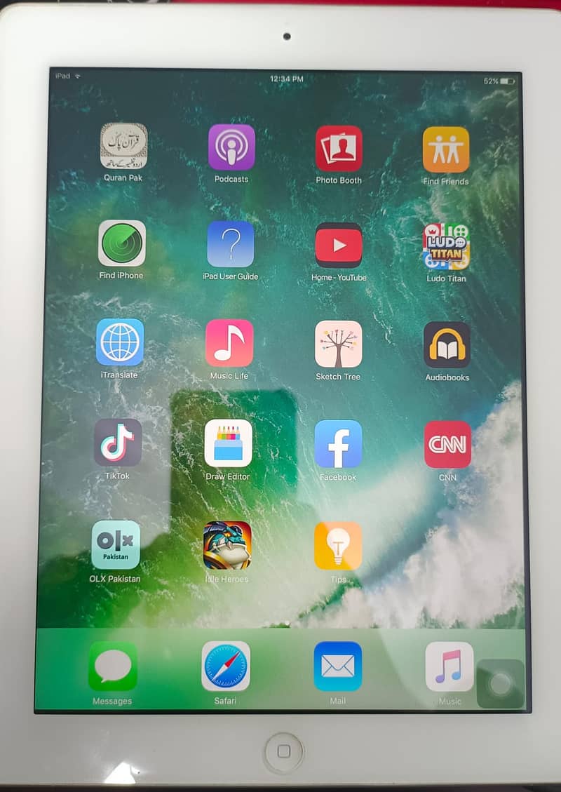 IPAD 4 Model a1458 condition 10/10 (factory unlocked) apps installed 3