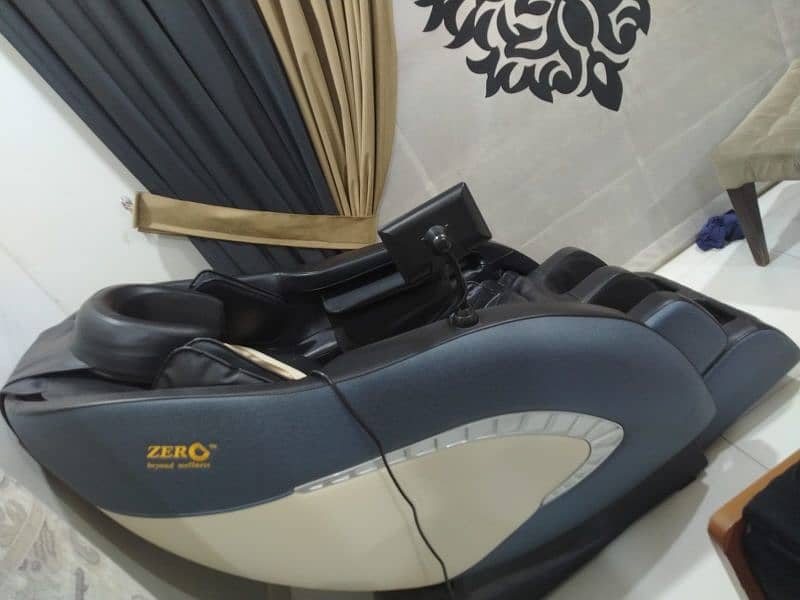 URGENT NEED TO SELL/ ZERO WELL FITNESS/MASSAGER/ MASSAGER CHAIR 2