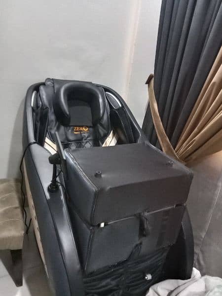 URGENT NEED TO SELL/ ZERO WELL FITNESS/MASSAGER/ MASSAGER CHAIR 8