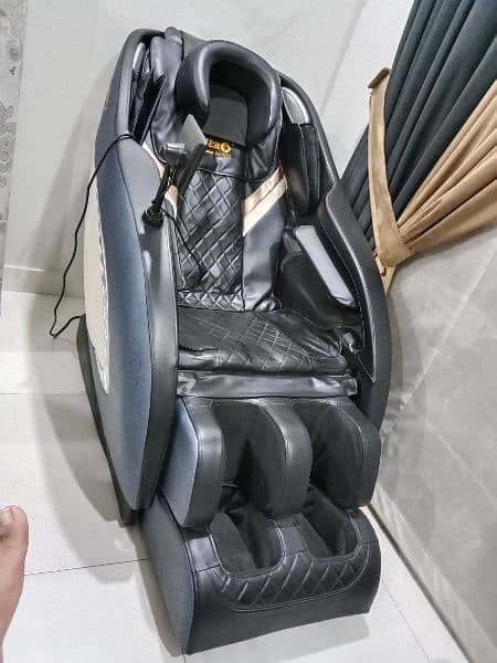 URGENT NEED TO SELL/ ZERO WELL FITNESS/MASSAGER/ MASSAGER CHAIR 9