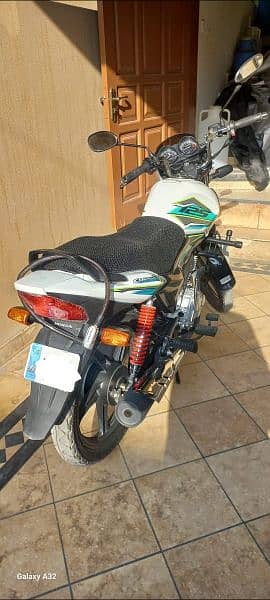 Honda cb 125f white colour 0