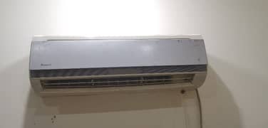 Gree 1 Ton AC non inverter