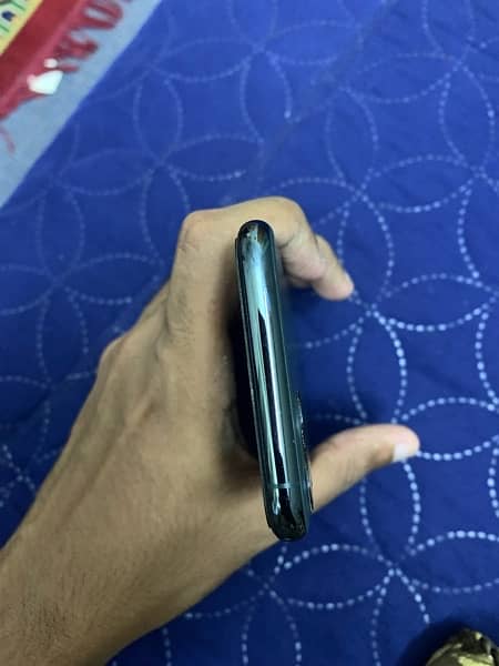 Iphone 11 pro 64gb with box non pta 2