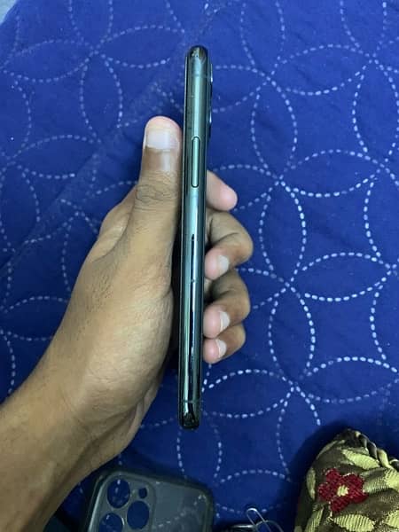 Iphone 11 pro 64gb with box non pta 3