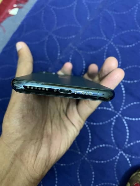 Iphone 11 pro 64gb with box non pta 7