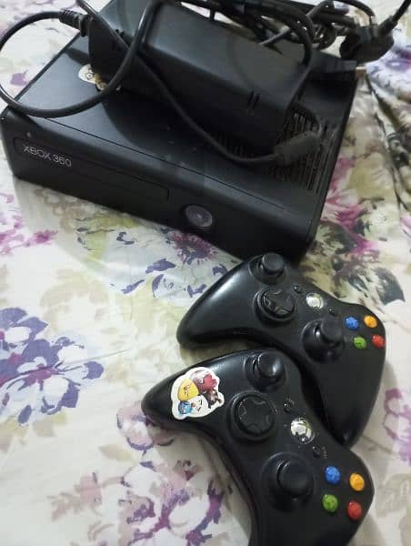 xbox 360 with 2 controller wireless 0