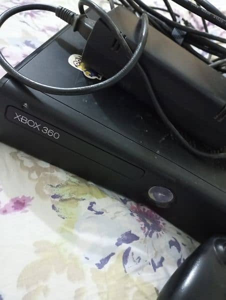 xbox 360 with 2 controller wireless 5