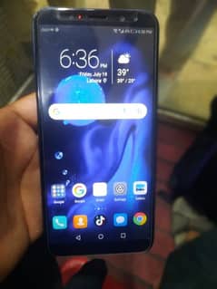 iam selling my huawei mate 10 lite. . . with box 0
