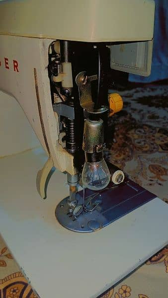 sewing machine with machine and all accessories 4