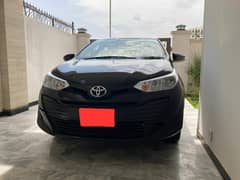 2022 Toyota Yaris GLi Black