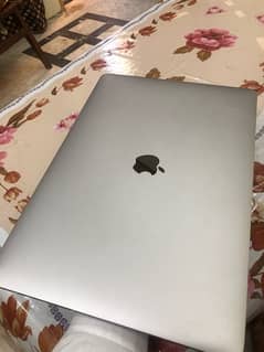MacBook Pro 2018 15 inches core i7