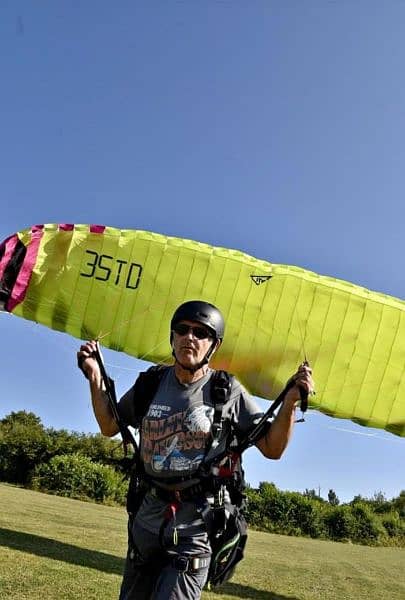 parashoot gliding 0