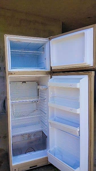 Dowlence Refrigerator Model 9166 0