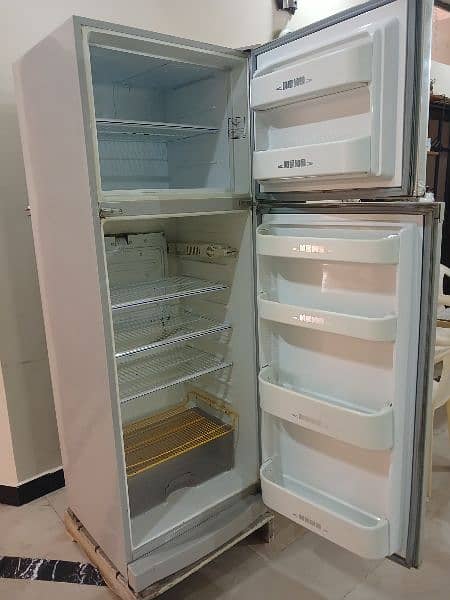 Dawlance Refrigerator For Urgent Sale 8