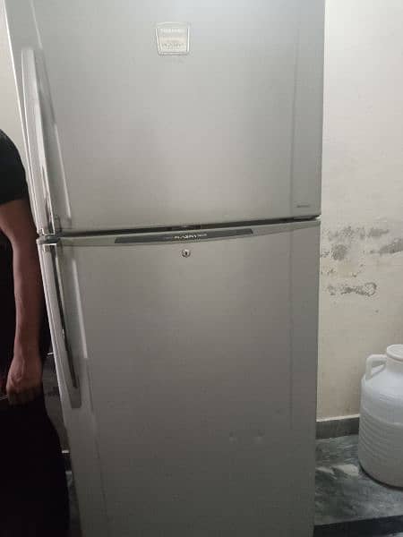 Thosiba fridge for sell 0