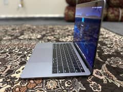 MACBOOK PRO 2018 13 INCH