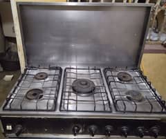 Low cost oven available in working condition