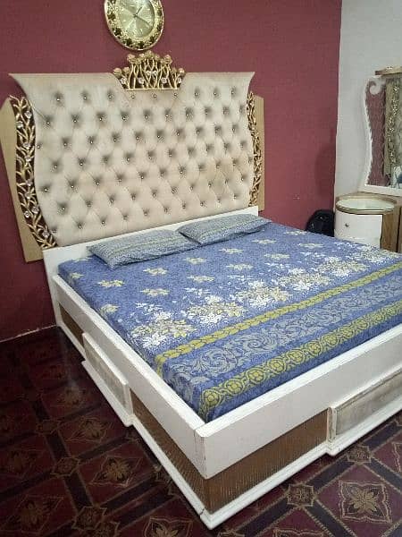 complete bed Set just 1 year used for Sale 7