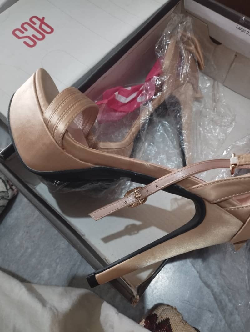 Ecs skin beige heels 0