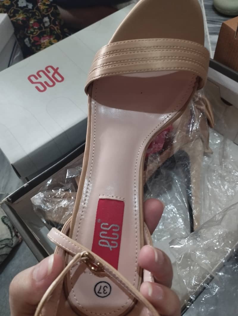 Ecs skin beige heels 2