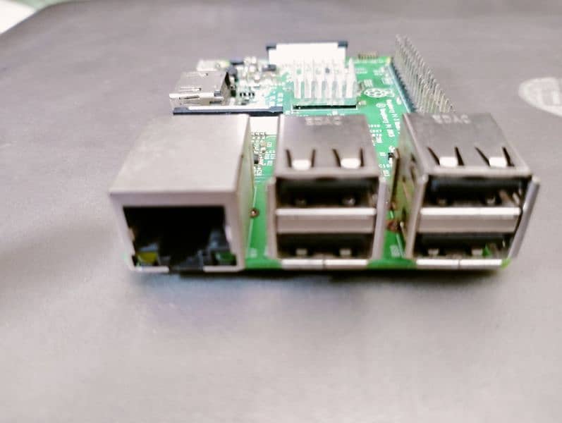 Raspberry Pi 3 model B computer UK model 1