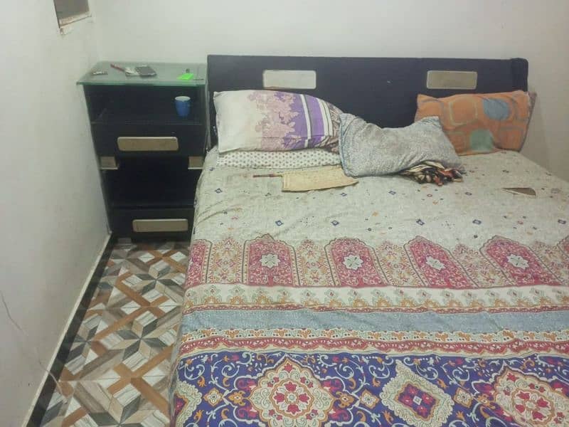 urgent sale krnna ha bed 1