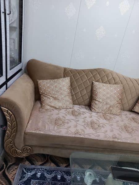 5seater sofa in brand new condition very less used 0