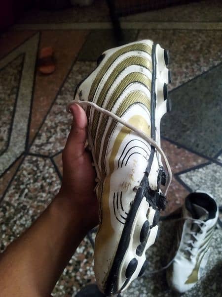 football shoes size 10 5