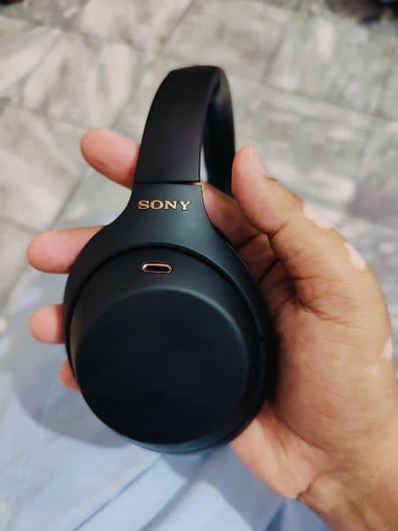 Sony WH-1000 XM4 headphone 0