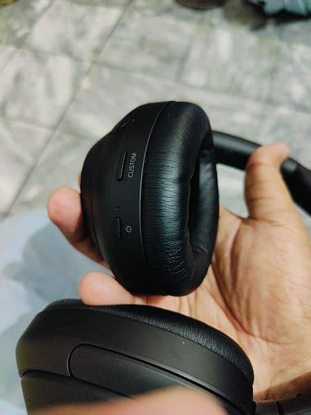 Sony WH-1000 XM4 headphone 2